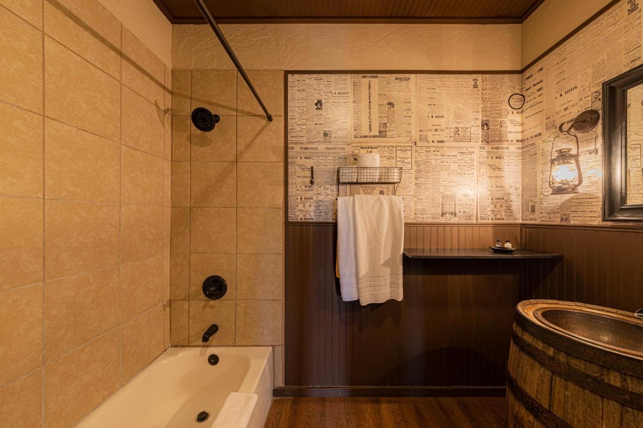 -Pet Friendly- Miners Cabin #5 -Two Double Beds - Private Balcony Тумстон Экстерьер фото