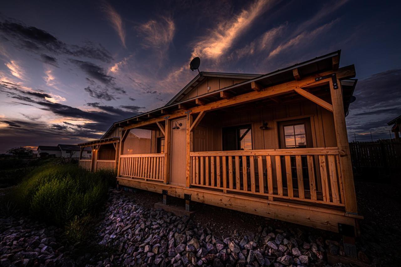 -Pet Friendly- Miners Cabin #5 -Two Double Beds - Private Balcony Тумстон Экстерьер фото