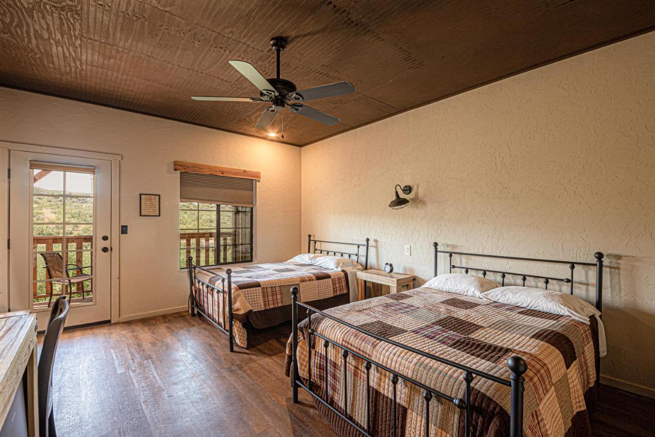 -Pet Friendly- Miners Cabin #5 -Two Double Beds - Private Balcony Тумстон Экстерьер фото