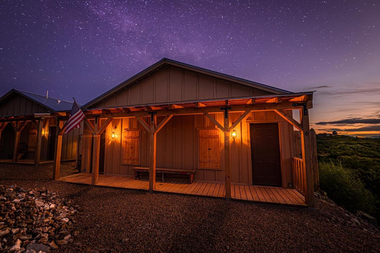 -Pet Friendly- Miners Cabin #5 -Two Double Beds - Private Balcony Тумстон Экстерьер фото