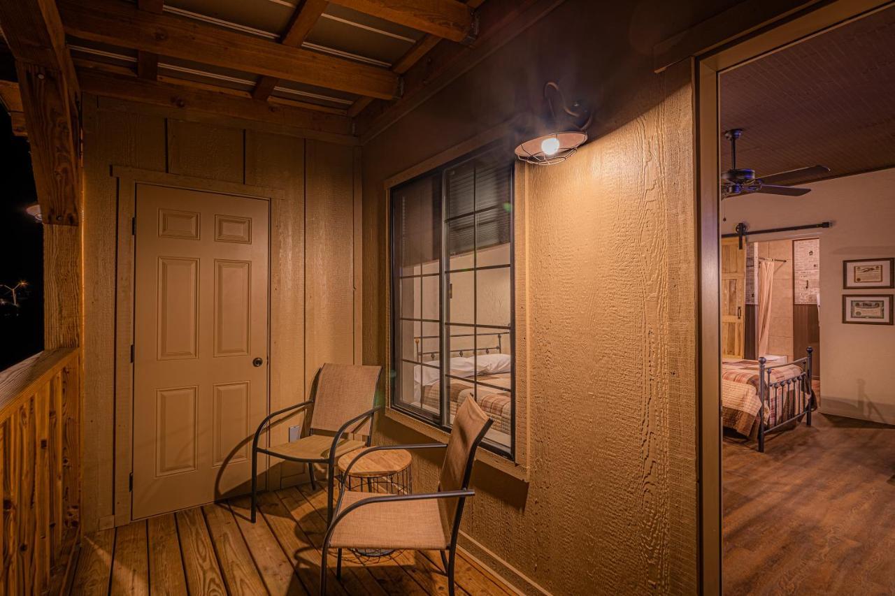 -Pet Friendly- Miners Cabin #5 -Two Double Beds - Private Balcony Тумстон Экстерьер фото