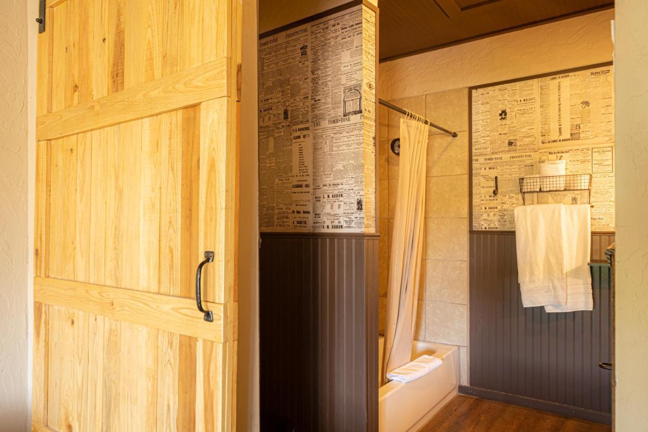 -Pet Friendly- Miners Cabin #5 -Two Double Beds - Private Balcony Тумстон Экстерьер фото