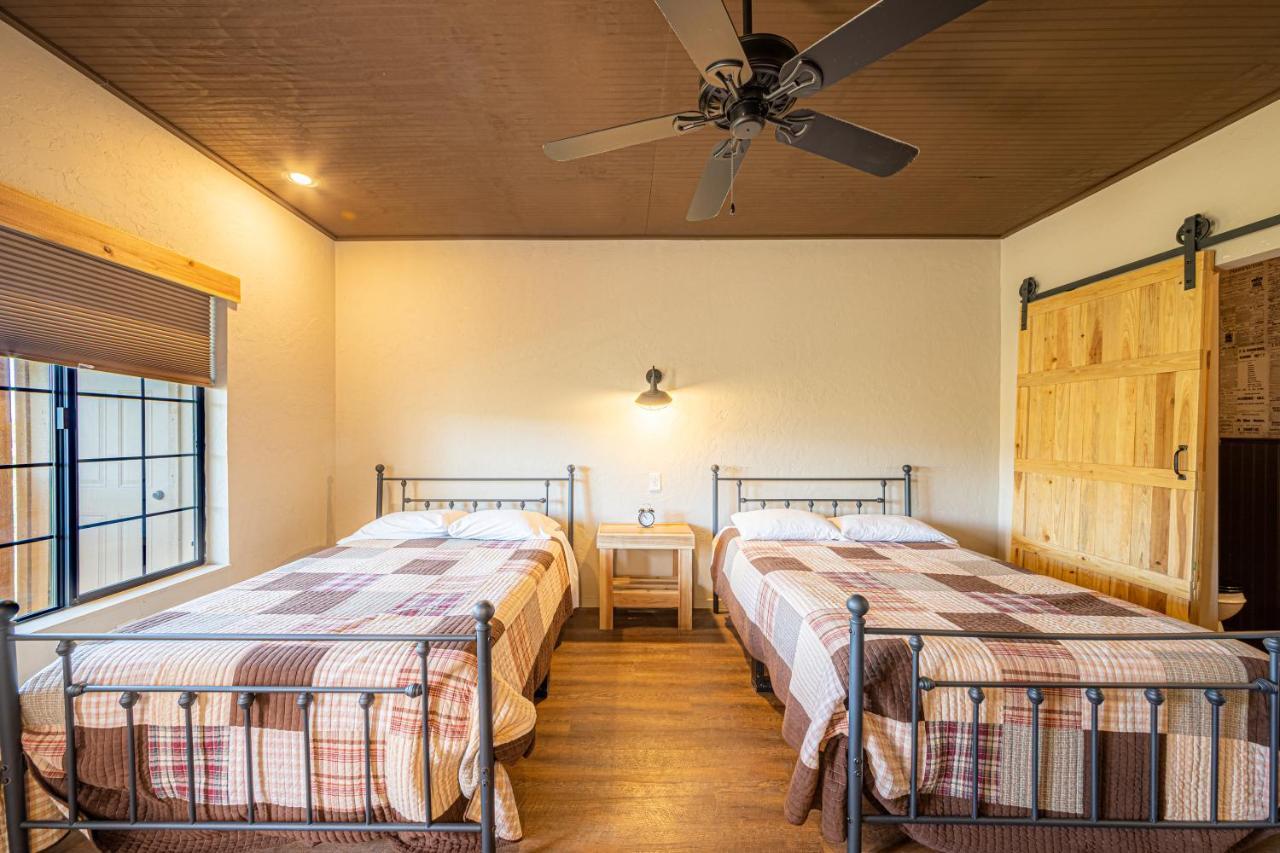 -Pet Friendly- Miners Cabin #5 -Two Double Beds - Private Balcony Тумстон Экстерьер фото