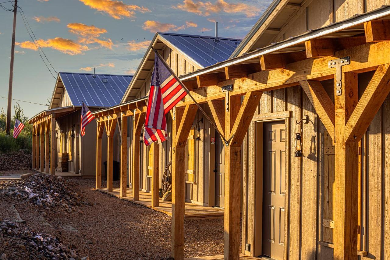 -Pet Friendly- Miners Cabin #5 -Two Double Beds - Private Balcony Тумстон Экстерьер фото