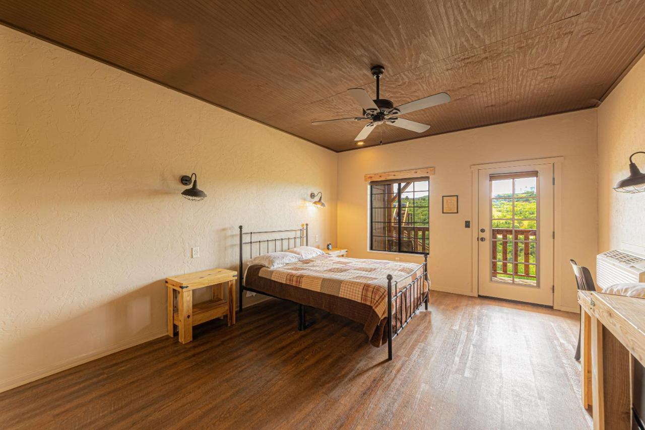 -Pet Friendly- Miners Cabin #5 -Two Double Beds - Private Balcony Тумстон Экстерьер фото